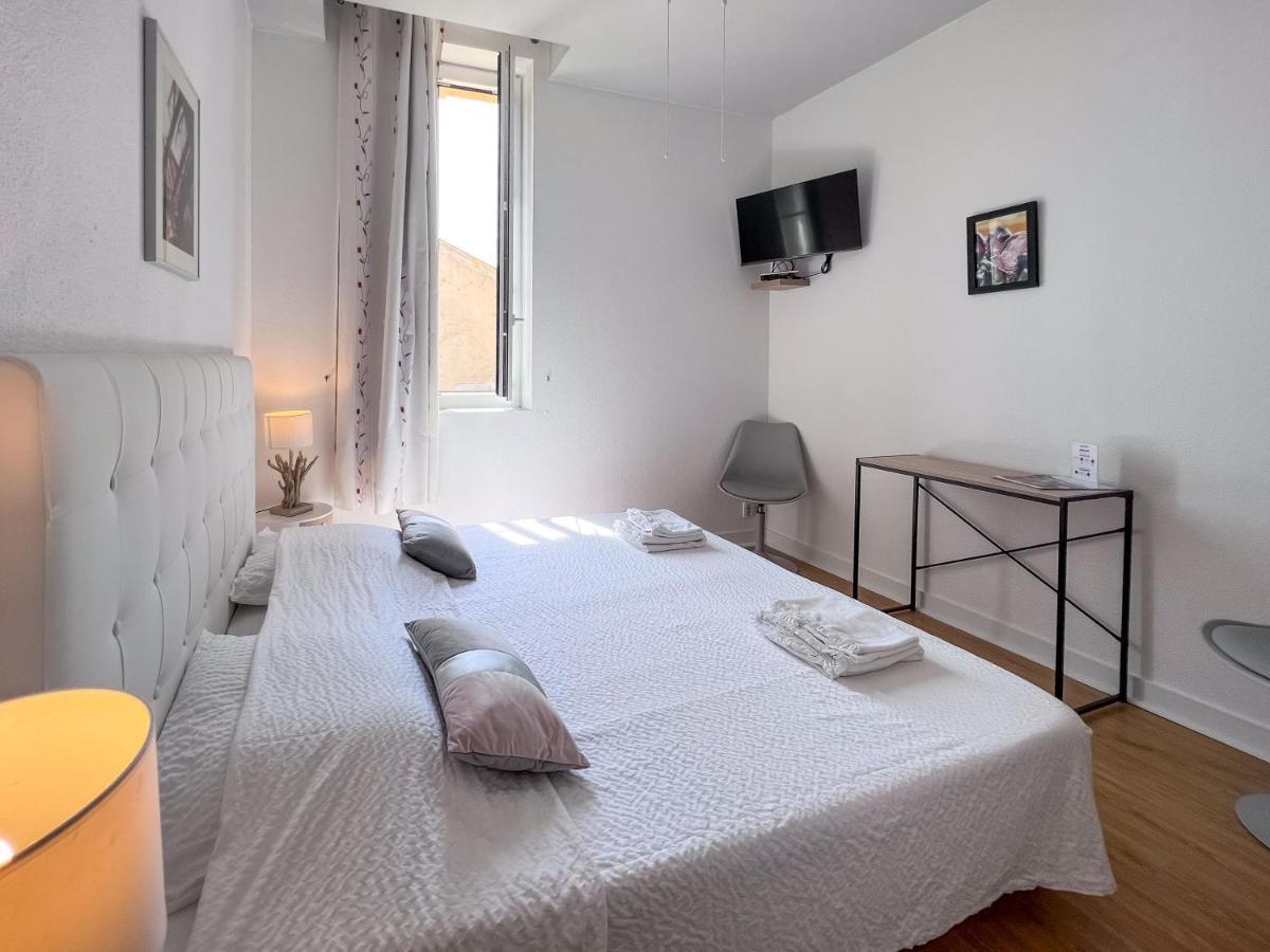 Le B Bed & Breakfast Belves Exterior photo